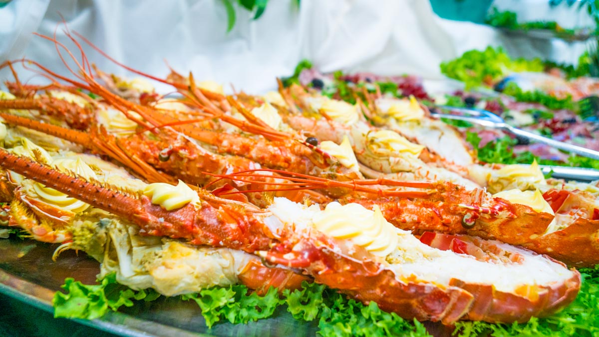 Il ristorante del villaggio Welcome RIviera d’Abruzzo offre un’ampia varietà di antipasti per tutti i gusti: di carne, di pesce, a base di verdure, fritti, formaggi, caldi o freddi.